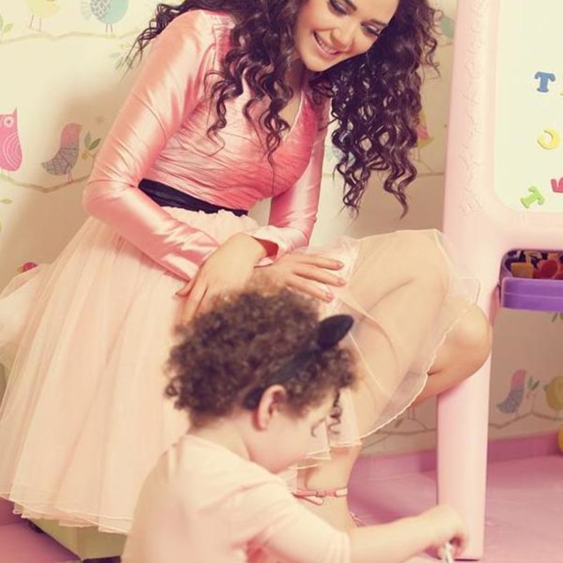 سيرين عبدالنور وابنتها تاليا..وصورة مموهة