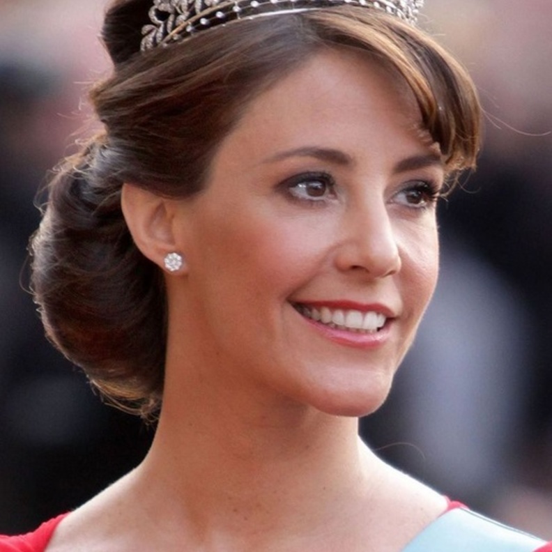تسريحة أنثوية للأميرة ماري في إحدى مناسبات العائلة الملكية الدنماركية