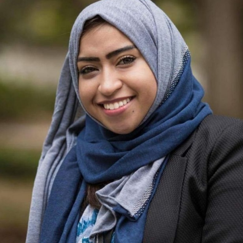 المبتعثة السعودية التشكيلية ياسمين الزاير