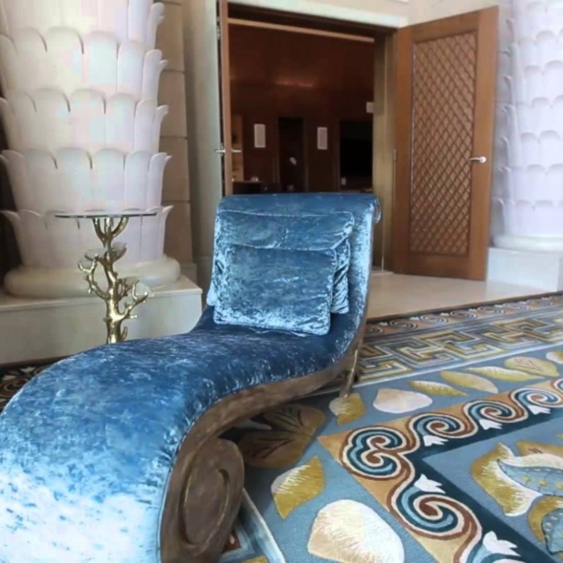 جناح مطل على حوض أسماك عملاق في فندق أتلانتس النخلة في دبي