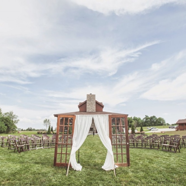 روعة الأبواب القديمة في ديكور حفل زفافك..