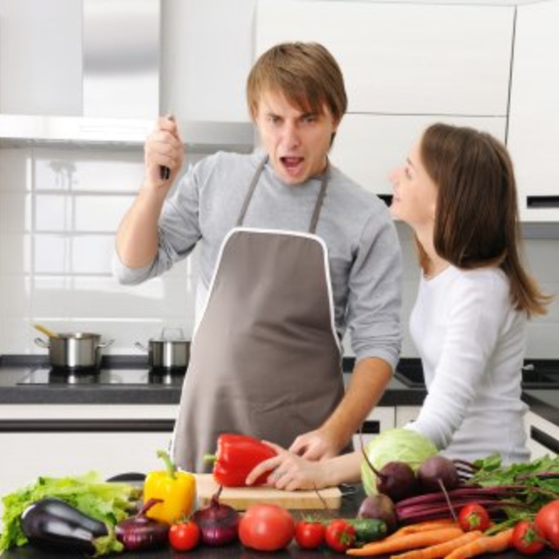 التعاون بين الزوج والزوجه من اسس الحياة الزوجية الصحيحة