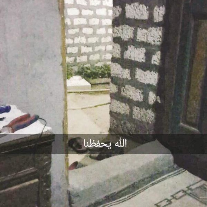 صورة من سناب شات الابنة تدعوا الله أن يحفظهم