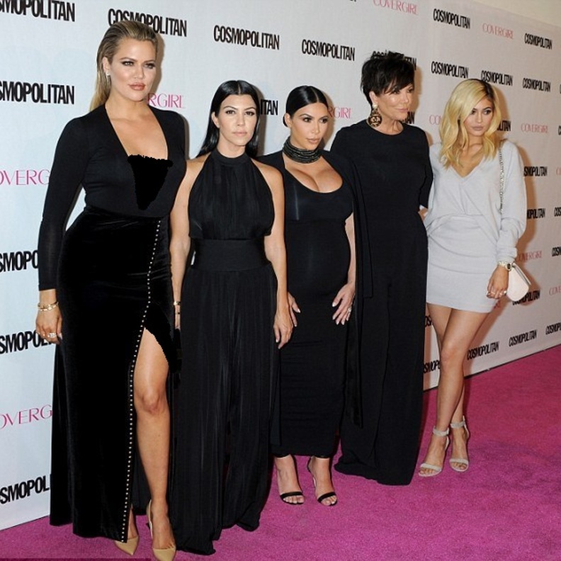 الأسود كان اللون المفضل بالنسبة لعائلة الكارداشيان