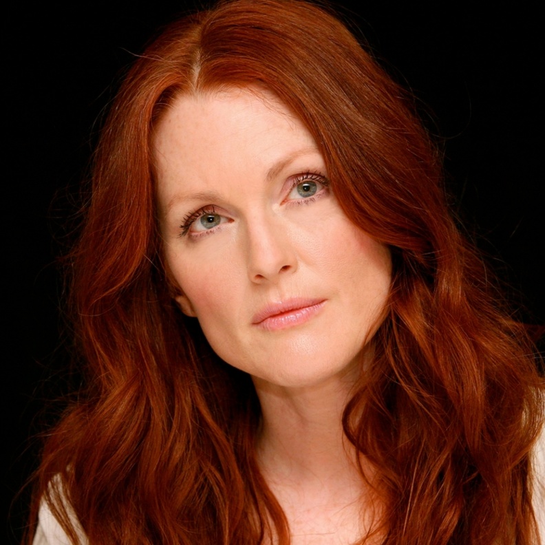 جوليان مور تقود حملة ضد بيع الأسلحة وتقول إنها مسؤوليتي كأم