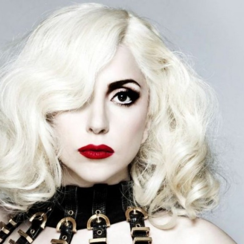 هل توافق ليدي جاجا على عقد زفافها فى المغرب