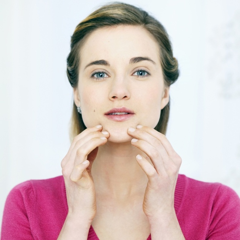  بعض التمارين اليومية تخلصك من شحوم الذقن