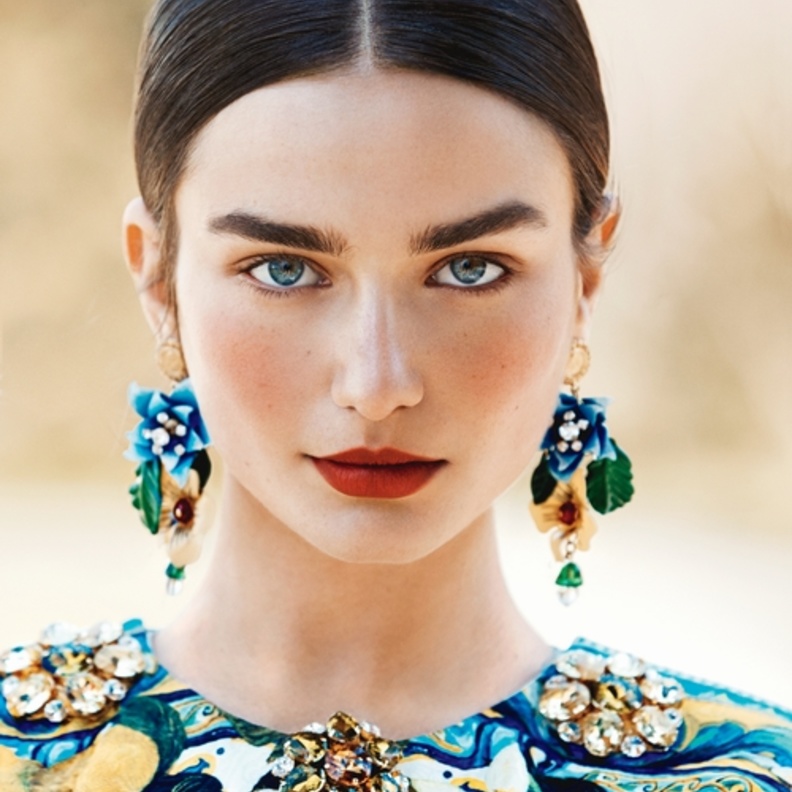  طبّقي الحواجب العريضة عندما يكون جبينط عريض