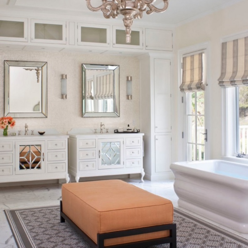 حمام مزدوج عصري للغاية بلمسة شخصية جميلة