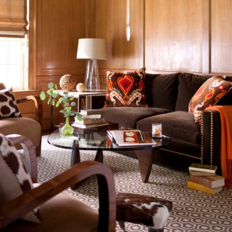 الصوفا بالجلد البني قطعة أثاث رائعة تناسب مختلف أساليب الديكور