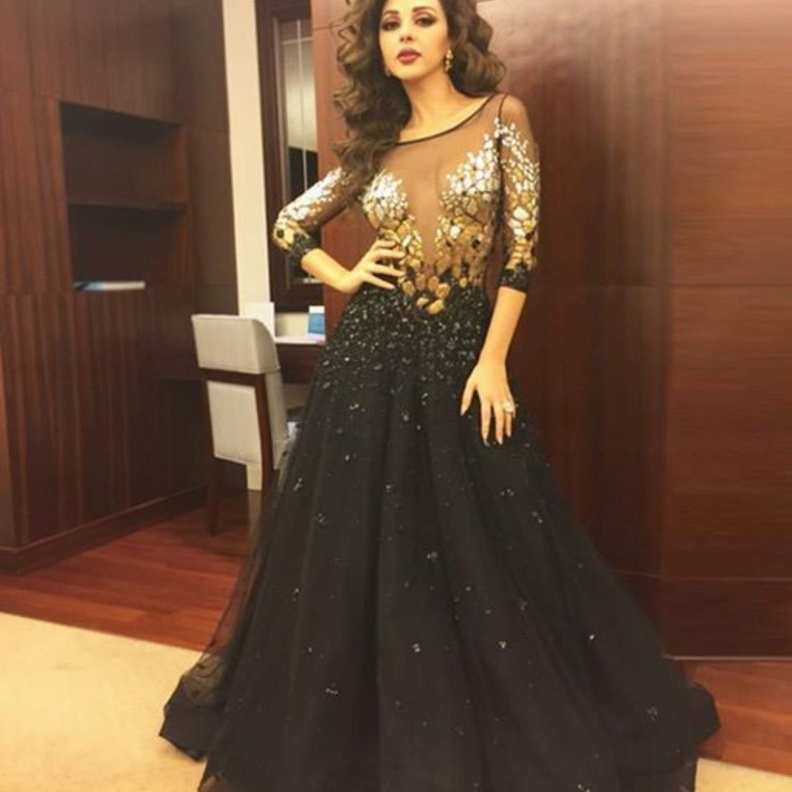 لعاشقات الطبعات الشرقيات اختاري فستان مشابه لهذا الفستان