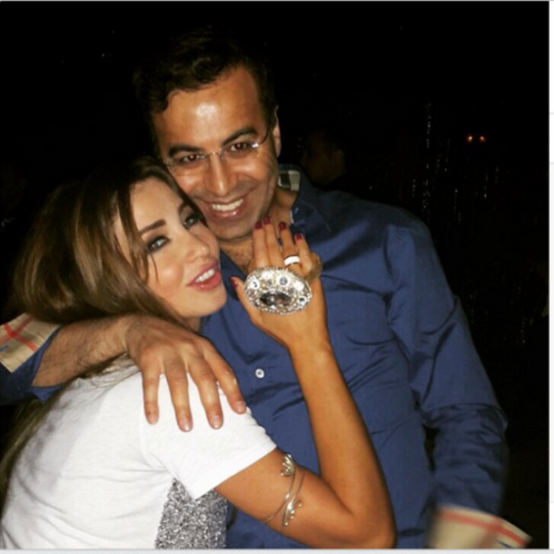 السوار الذي تلقته انابيلا من زوجها هدية في عيد ميلادها