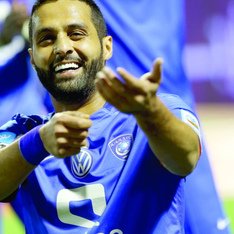 طريقة رسم قلب بأصابع اليد المفتوحة جاريث بيل