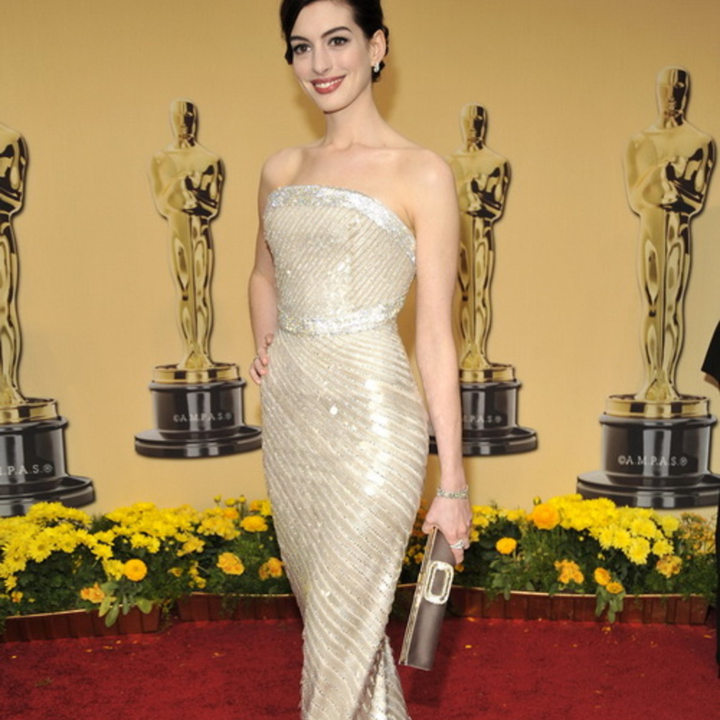 ساندرا بولوك في فستان من ماركيزا عام ٢٠١٠