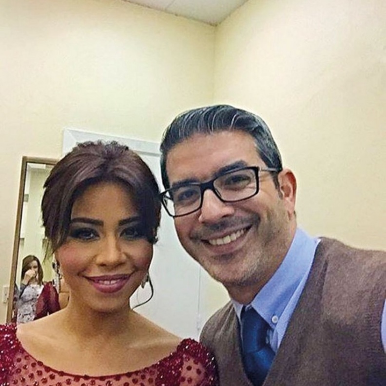 الصورة التي تسببت في أزمة بين مدير أعمال شيرين وزوجته 