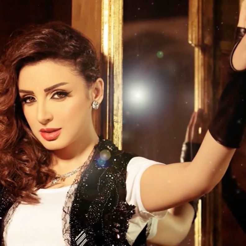 ناقشت توتر العلاقة بين العاشقين في خيط ضعيف 