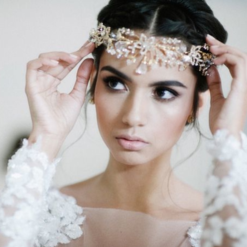كوني ملكة يوم زفافك مع اكسسوار الشهر
