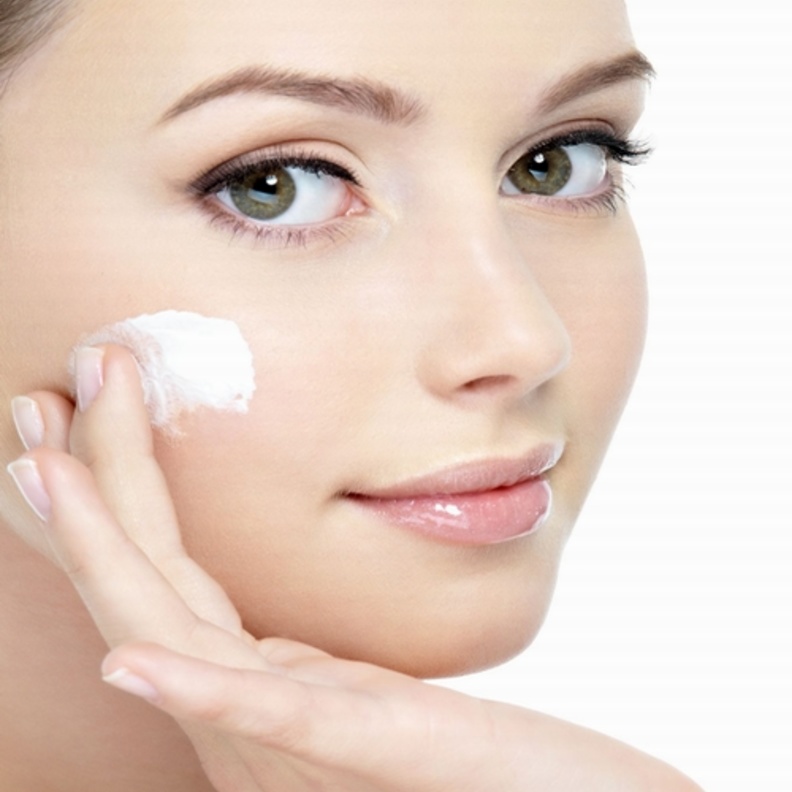 يمكن علاج اي نزيف جراء نزع الشعر بمكعبات الثلج