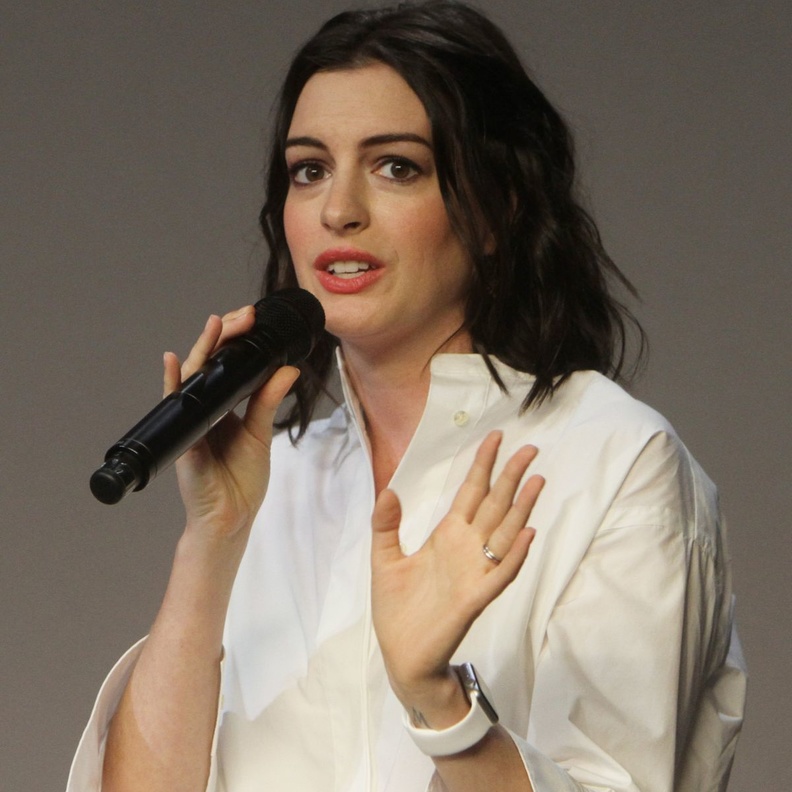  آنا هاثاواي