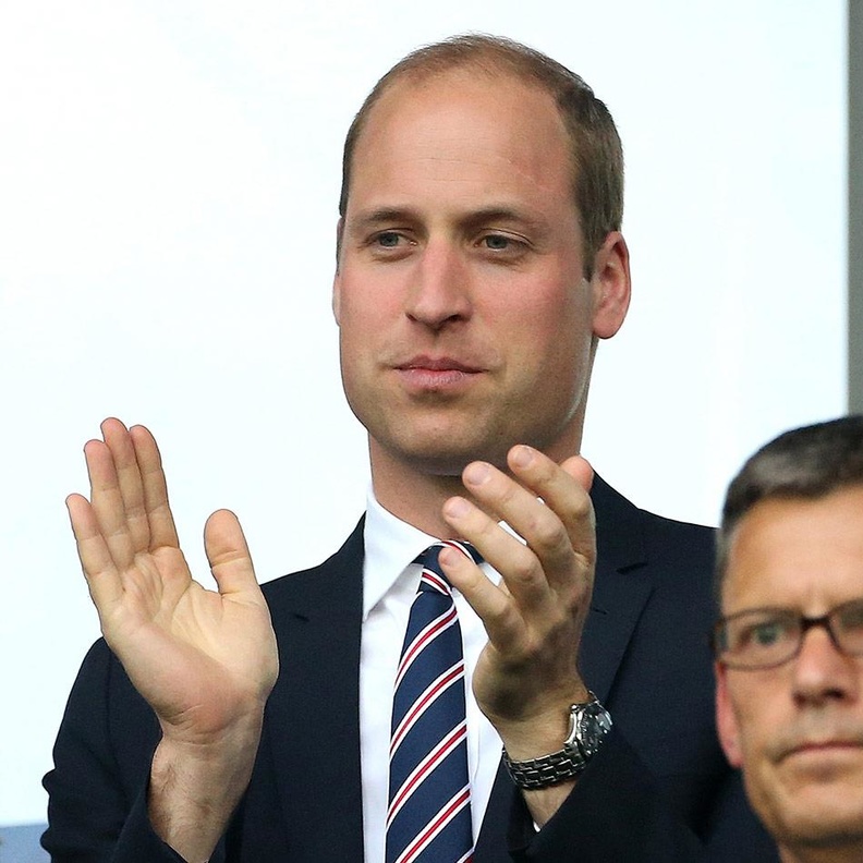 الامير وليام وسط مشجعي منتخب انجلترا