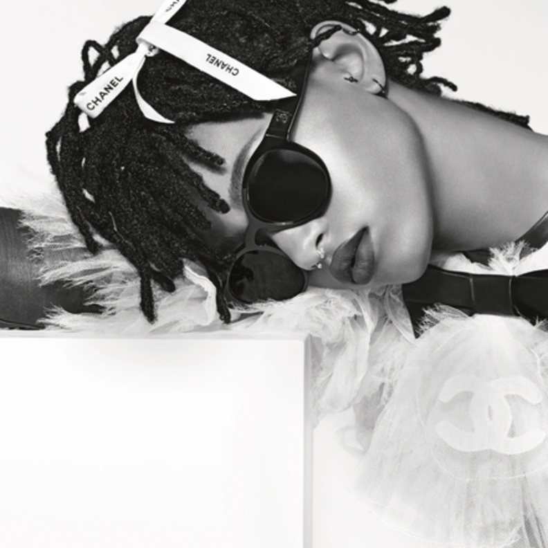 ويلو سميث الوجه الاعلاني لجموعة نظارات شانيل لخريف وشتاء 20162017