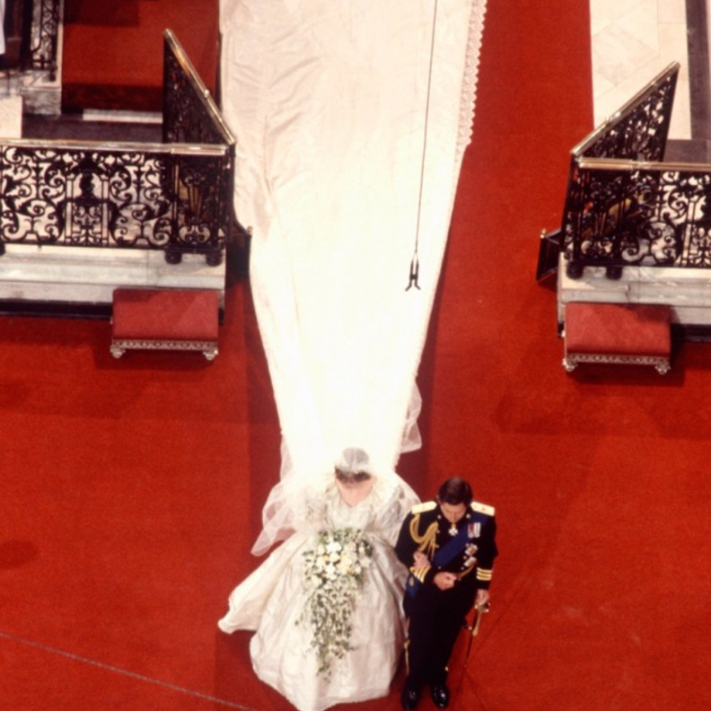 فستان زفاف الليدي ديانا 