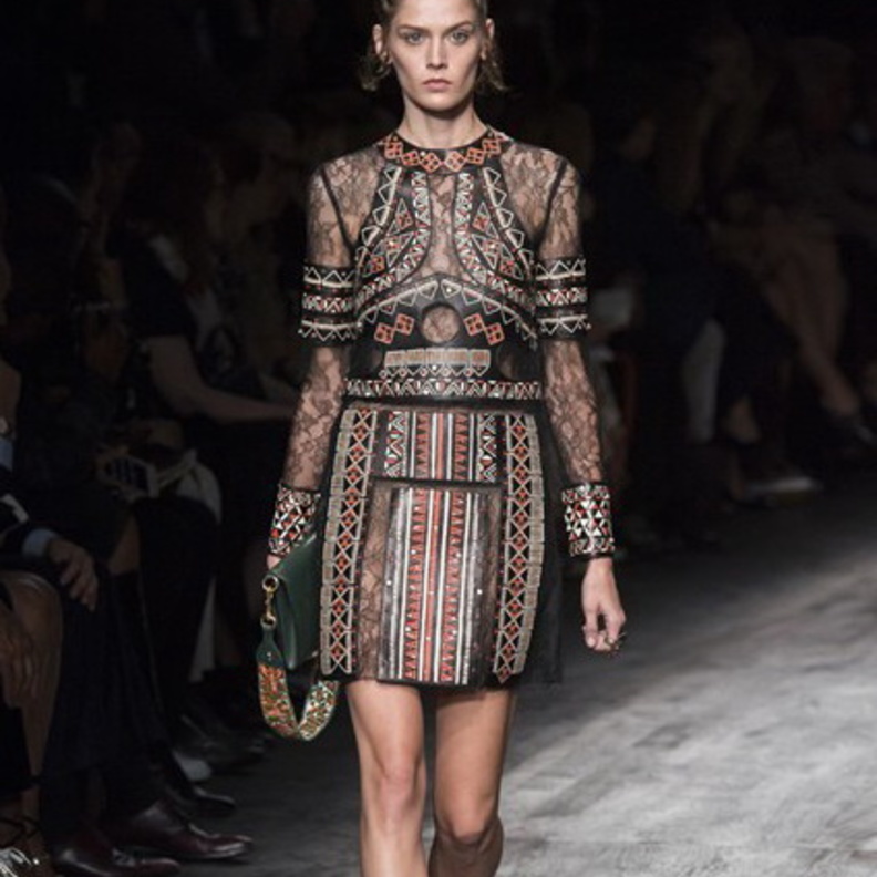 من مجموعة الألبسة الجاهزة لدار فالنتينو لموسم خريف 2016