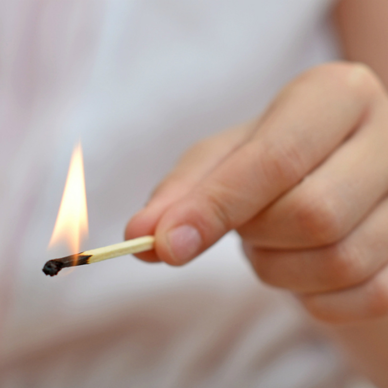 ضمان ان تكون طفاية الحريق متوفرة وسهل الوصول اليها وصالحة للاستعمال