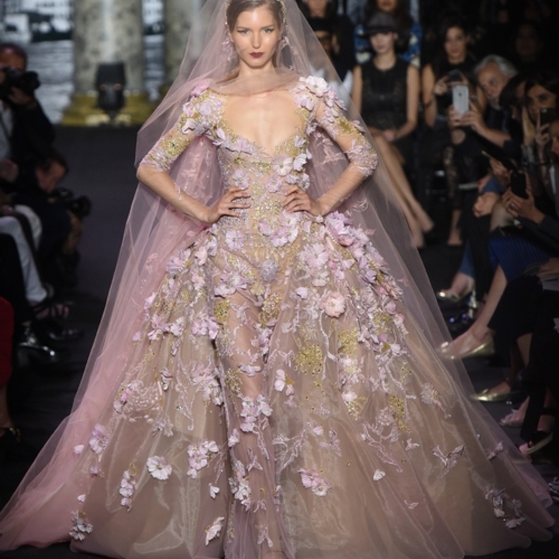 فستان ابيض من  Giambattista Valli