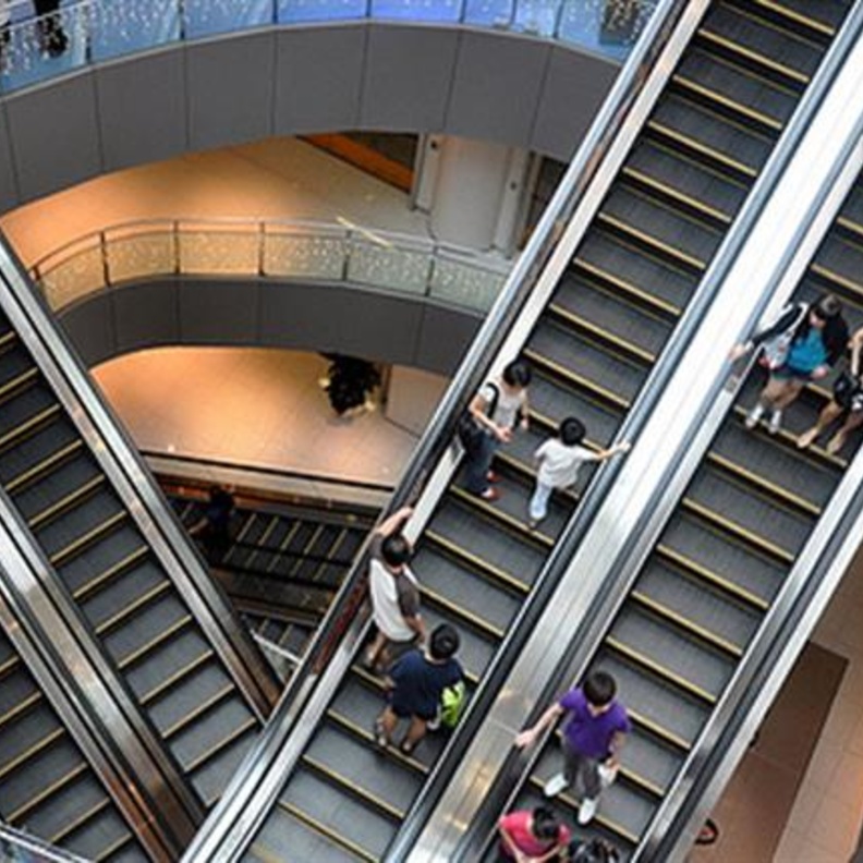 الرجل أنقذ الطفل في اللحظات الأخيرة 