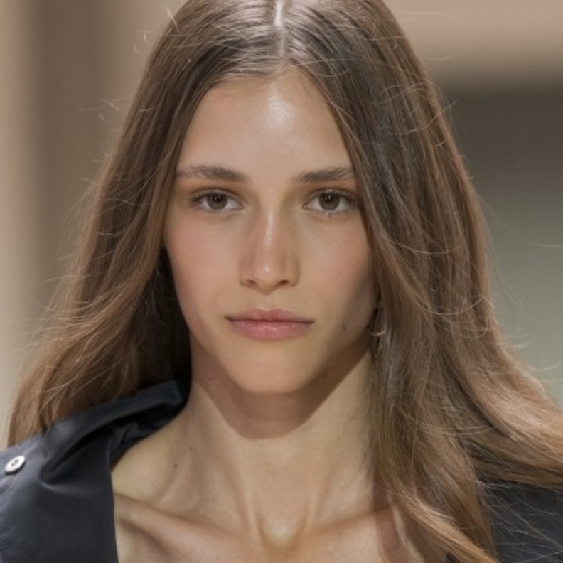 أجمل صيحات الحواجب الناعمة لربيع 2022 من Ermanno Scervino