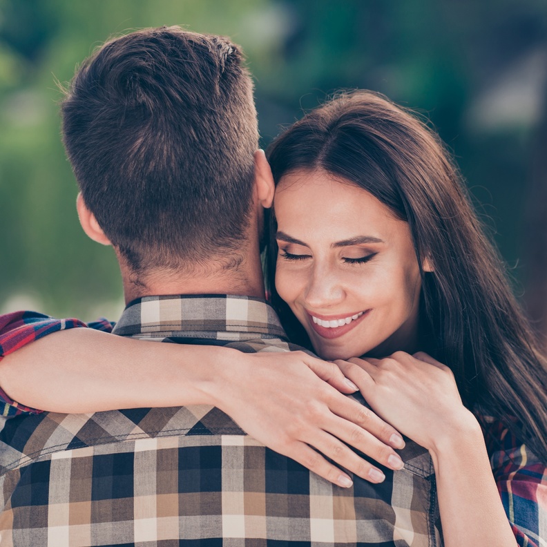 أيهما أكثر حناناً عند الوقوع في الحب الرجل أم المرأة