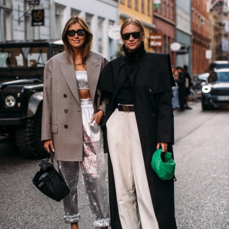 إستحوذت موضة البناطيل الواسعة على صيحات خريف وشتاء 2021-2022