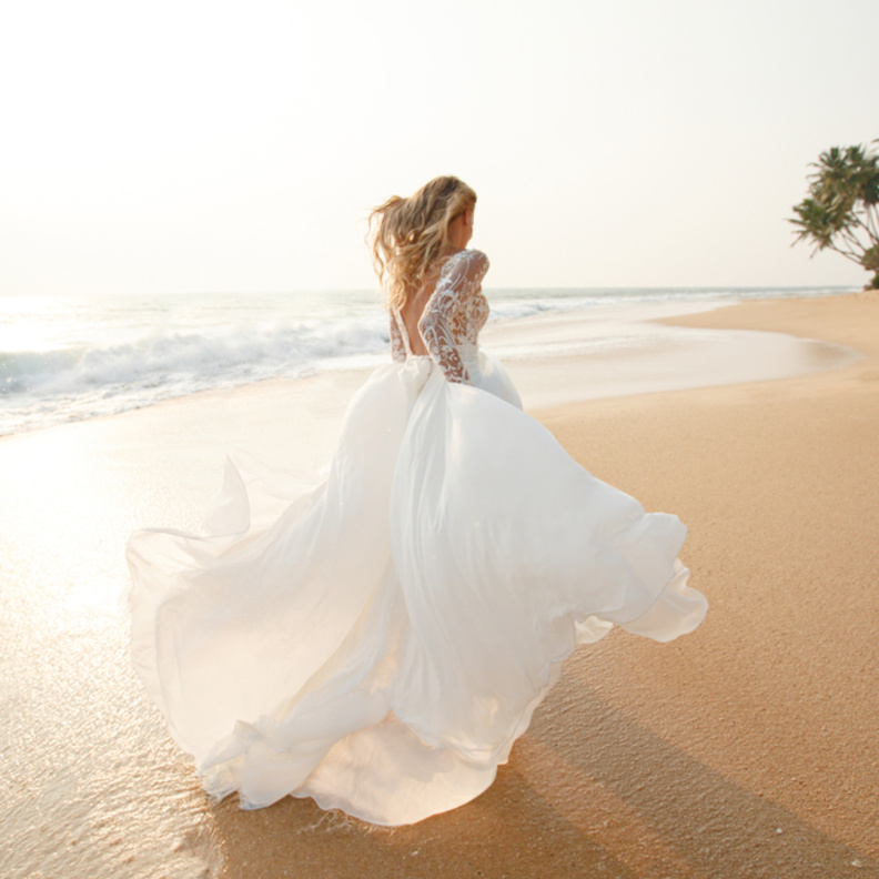 استمتعي بأجمل لحظات العمر على شاطىء البحر