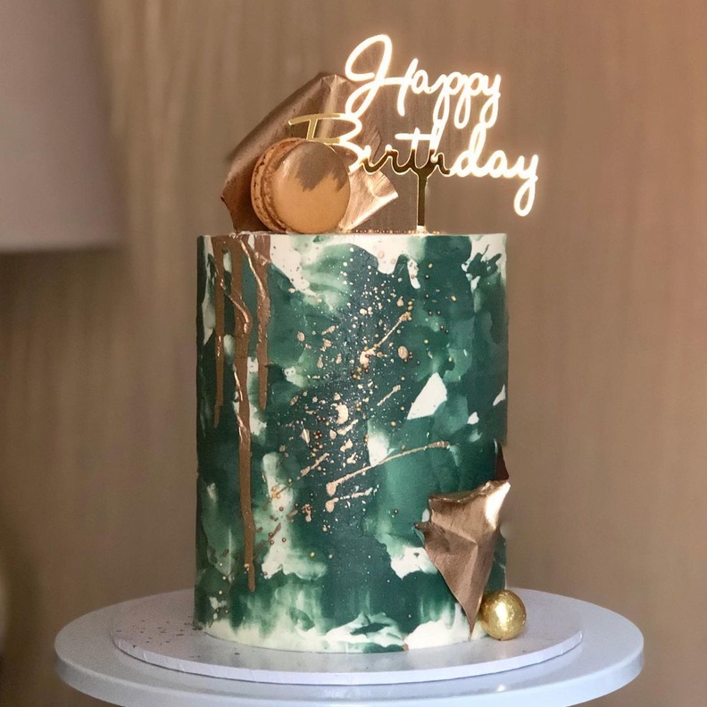 اشكال كيكات زفاف باللون الاخضر بمناسبة اليوم الوطني السعودي