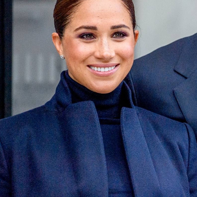 اطلالات ميغان ماركل الجمالية بتسريحات الكعكة المنخفضة