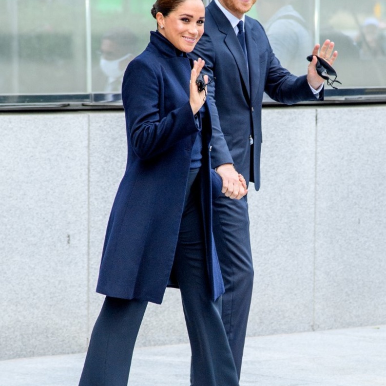 اطلالات ميغان ماركل بمعطف ساحر من توقيع Emporio Armani