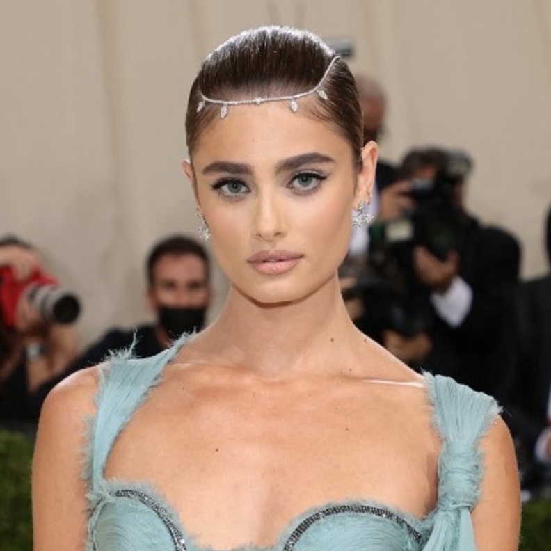 العارضة والممثلة تايلور هيل Taylor Hill بمجوهرات ديفيد يورمان David Yurman
