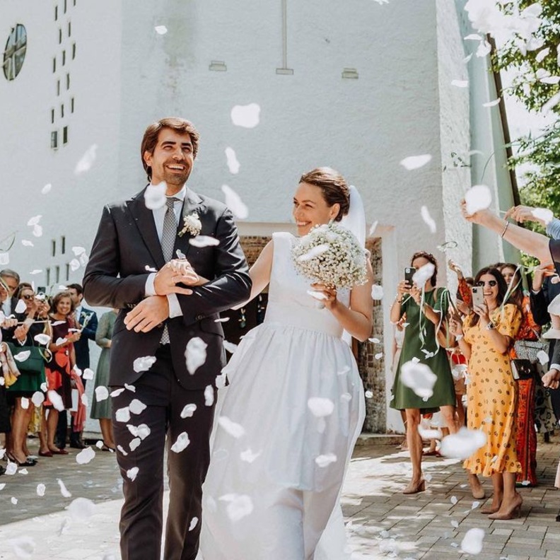 العروس تطالب الضيوف بتحمل تكاليف حضور حفل الزفاف