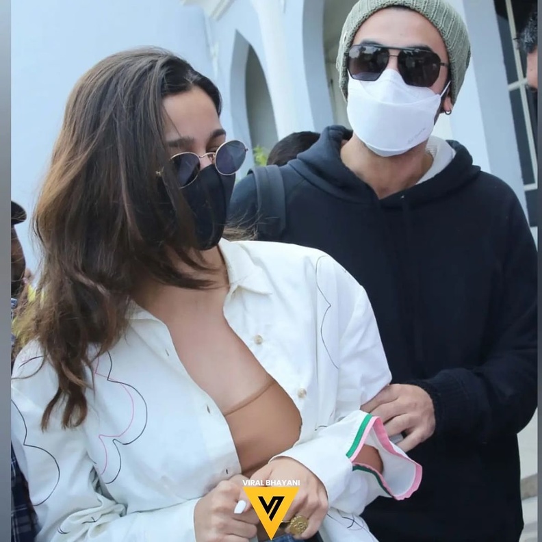 المعجبون يحيطون برانبير وعليا بهات