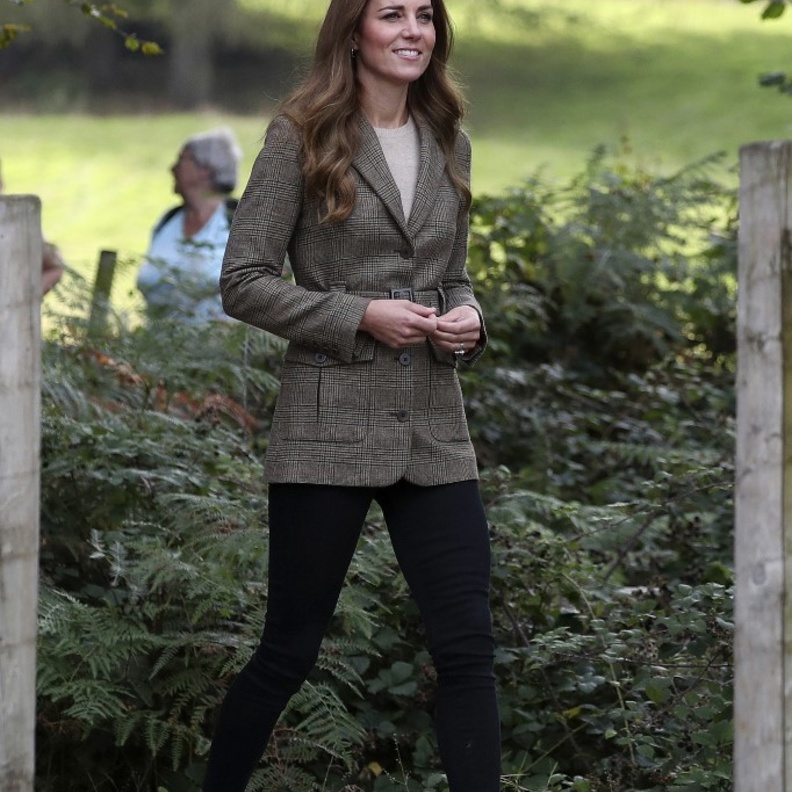 أظهرت كيت جانبها الرياضي وإختارت جاكيت مبطنة من ماركة Seeland