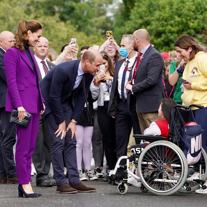 تألقت كيت ميدلتون بالبدلة البنفسجية الأنيقة من Emilia Wickstead