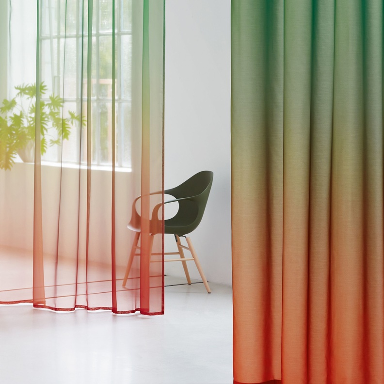 تصاميم ستائر بألوان مبهجة