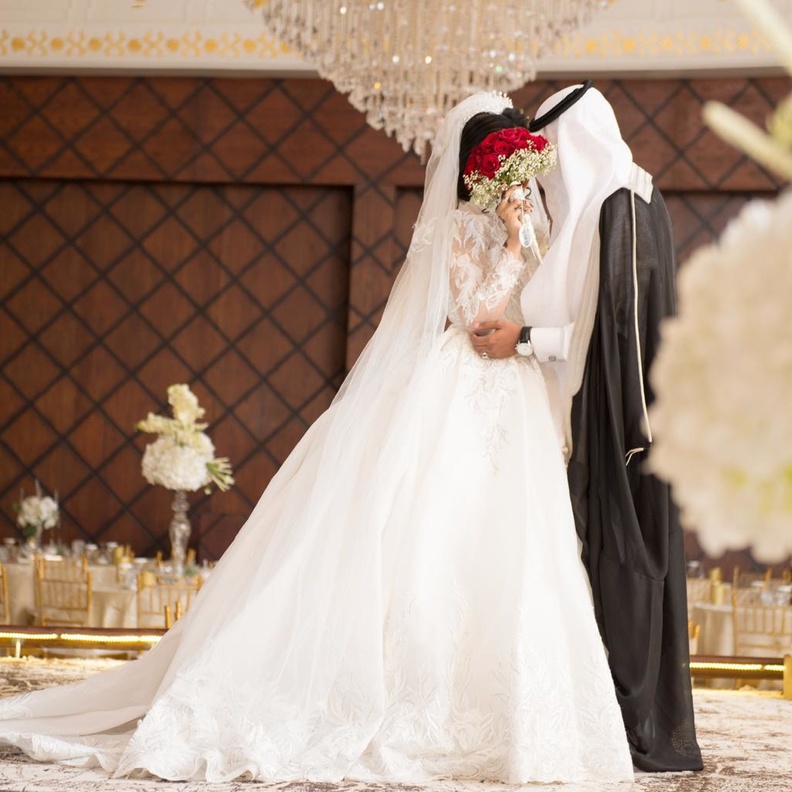 تصوير عروسين بكاميرا المصوره غدير القنفدي