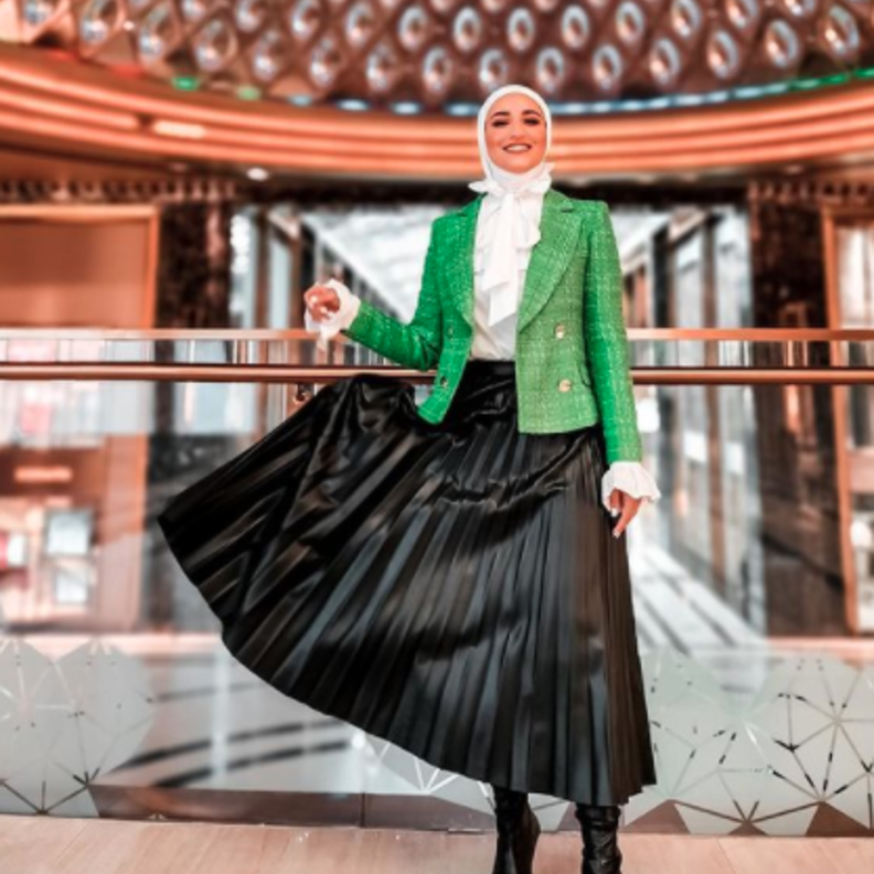 أفكار تنسيق التنورة البليسيه للمحجبات على طريقة دلال الدوب