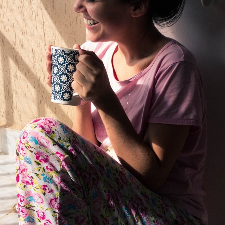 فوائد شرب الشاي وتأثيره على جودة النوم