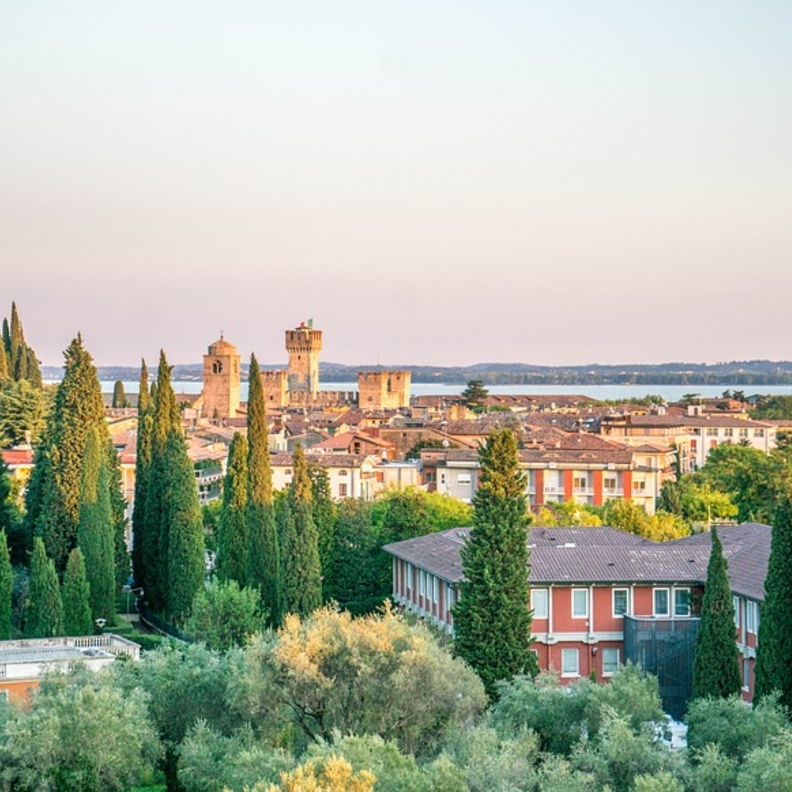 سحر الطبيعة والاستجمام في سيرميوني ايطاليا بواسطة maxpixel