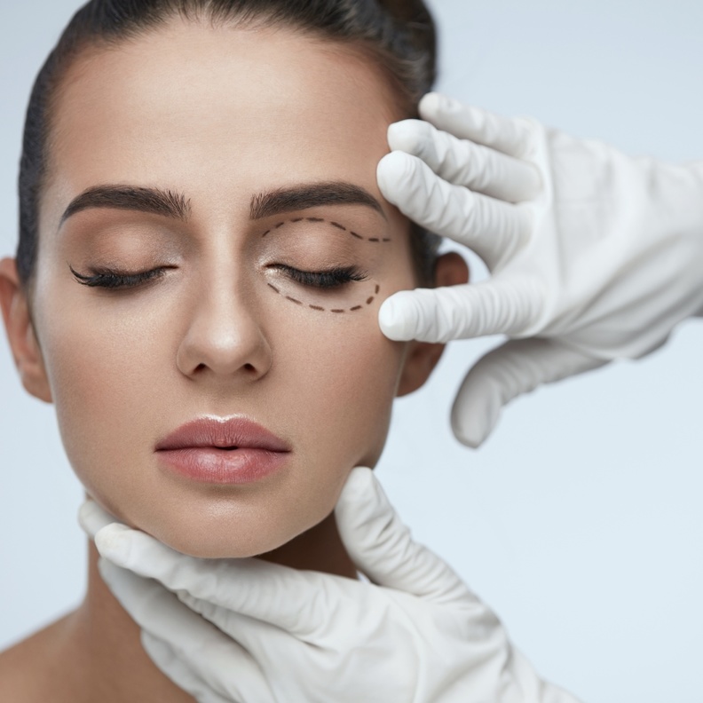 أبرز أنواع عملية تجميل الجفون وأهم أضرارها
