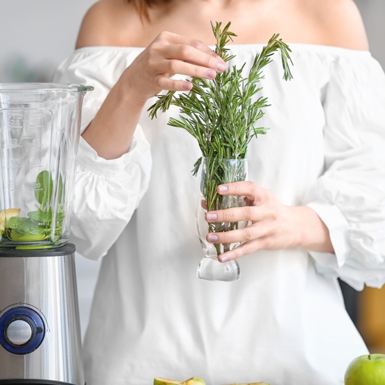 فوائد الروزماري الصحية للعروس