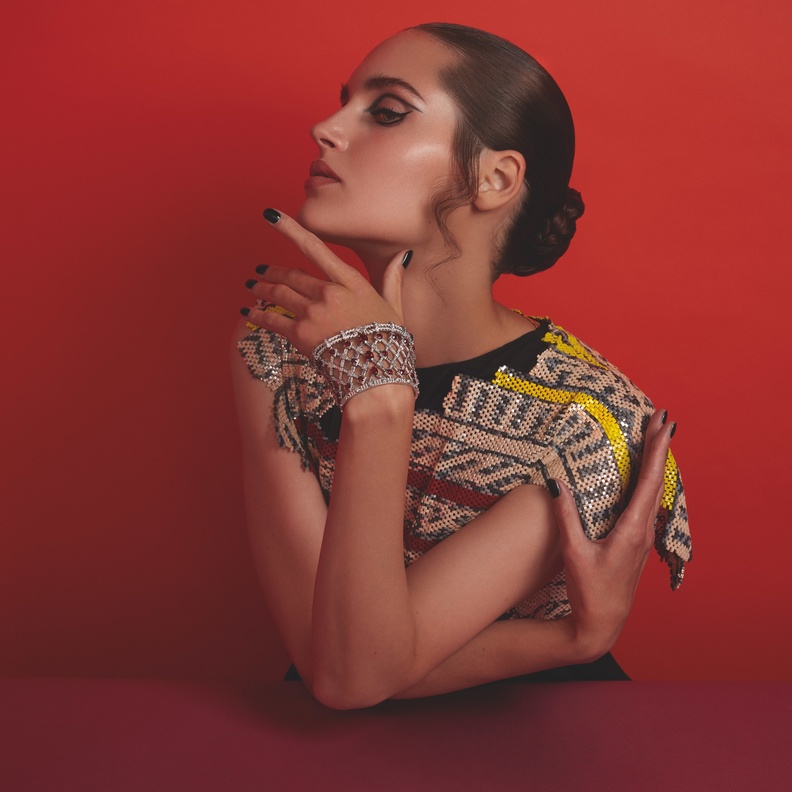 جلسة تصويرية خاصة ب"هي" تحت عنوان  Guiding Lights